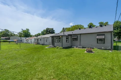 2332 48TH Street Moline IL 61265