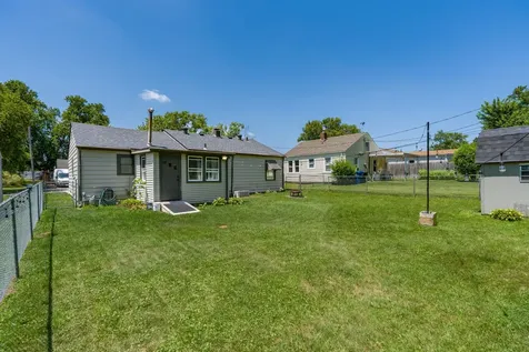 2332 48TH Street Moline IL 61265