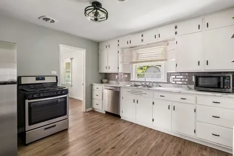 2332 48TH Street Moline IL 61265