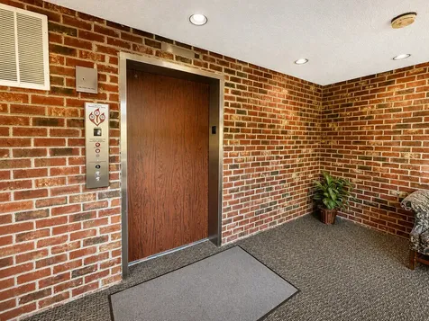 520 Biesterfield Road Elk Grove Village IL 60007