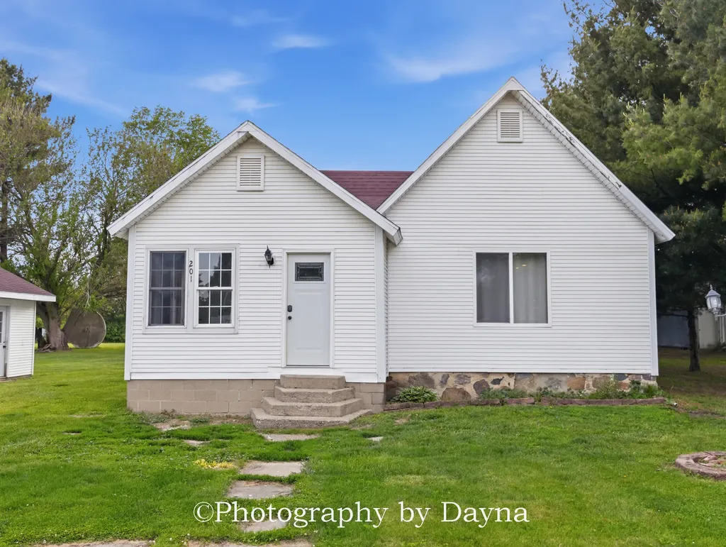201 NW Lexington Street Iroquois IL 60945
