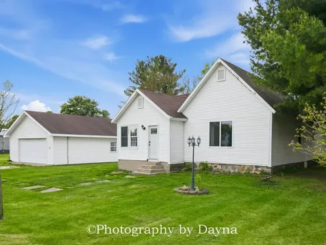 201 NW Lexington Street Iroquois IL 60945