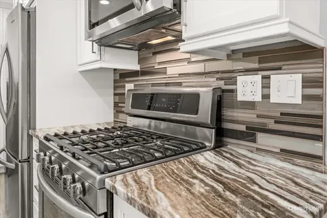 945 Victoria Lane Elk Grove Village IL 60007