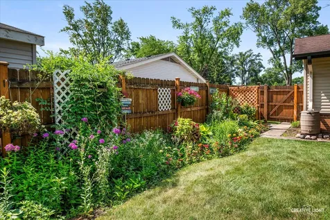 945 Victoria Lane Elk Grove Village IL 60007