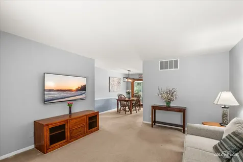 945 Victoria Lane Elk Grove Village IL 60007