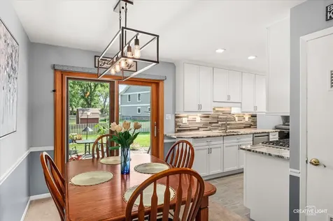 945 Victoria Lane Elk Grove Village IL 60007