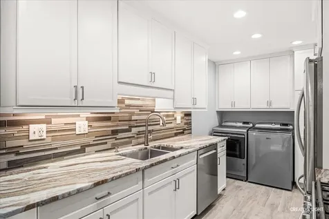 945 Victoria Lane Elk Grove Village IL 60007