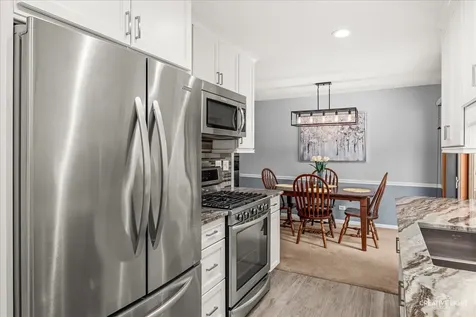 945 Victoria Lane Elk Grove Village IL 60007