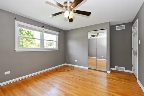5909 West 99th Street Oak Lawn IL 60453