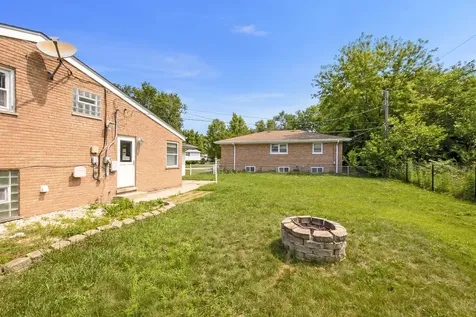 5909 West 99th Street Oak Lawn IL 60453