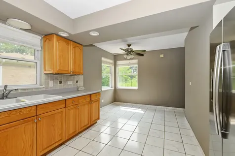 5909 West 99th Street Oak Lawn IL 60453