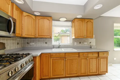 5909 West 99th Street Oak Lawn IL 60453