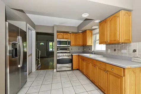 5909 West 99th Street Oak Lawn IL 60453