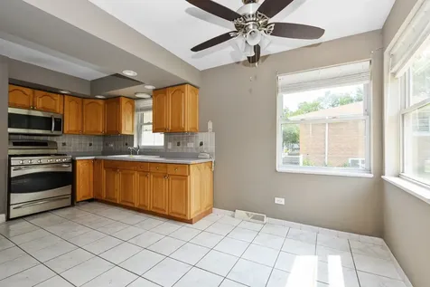 5909 West 99th Street Oak Lawn IL 60453