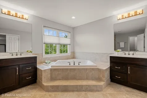 23 Crystal Downs Drive Hawthorn Woods IL 60047
