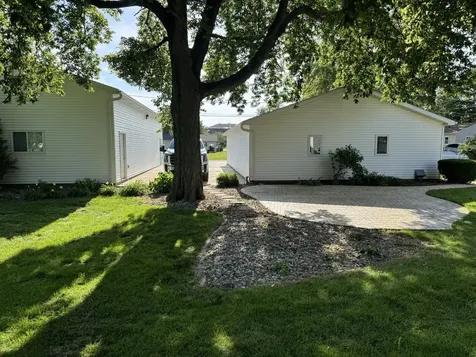 69 Hill Street Momence IL 60954