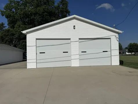 69 Hill Street Momence IL 60954