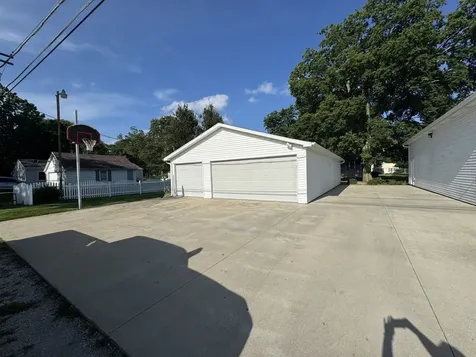 69 Hill Street Momence IL 60954