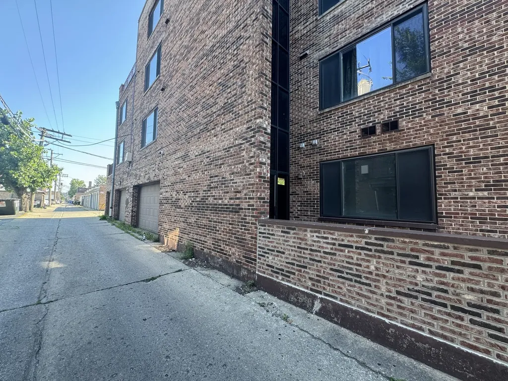 3217 West Bryn Mawr Avenue Chicago IL 60659