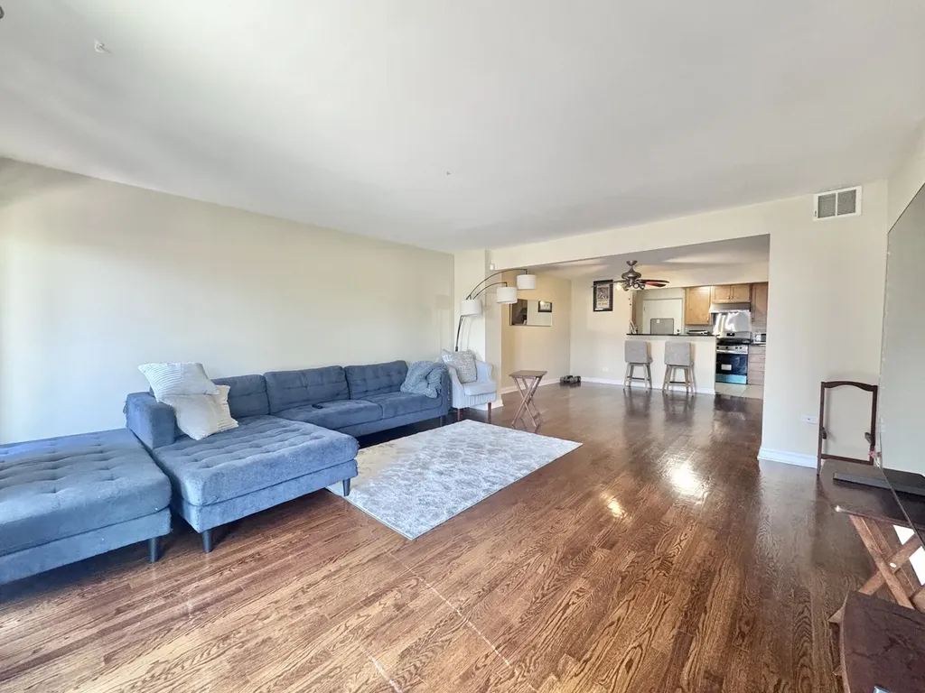 3217 West Bryn Mawr Avenue Chicago IL 60659
