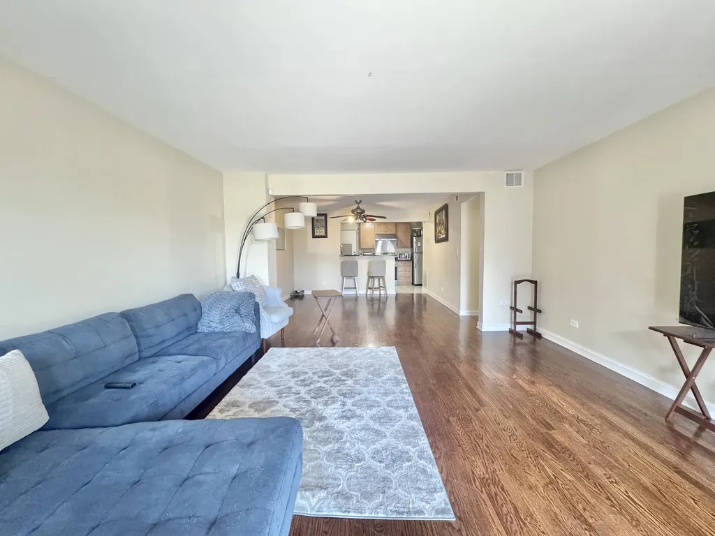 3217 West Bryn Mawr Avenue Chicago IL 60659