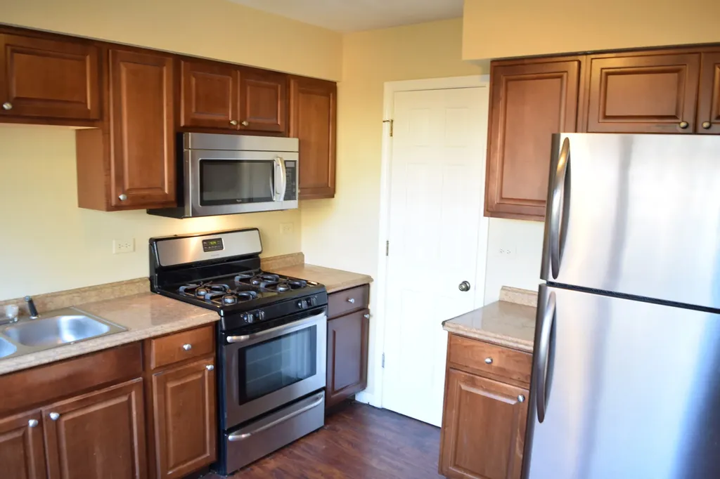1256 Robin Drive Carol Stream IL 60188