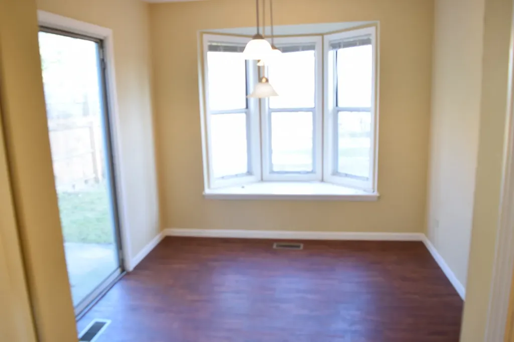 1256 Robin Drive Carol Stream IL 60188