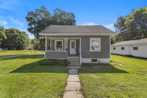 701 South Spruce Street Villa Grove IL 61956
