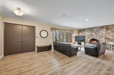 2631 North Stuart Drive Arlington Heights IL 60004