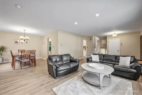 2631 North Stuart Drive Arlington Heights IL 60004