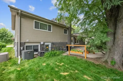 2631 North Stuart Drive Arlington Heights IL 60004