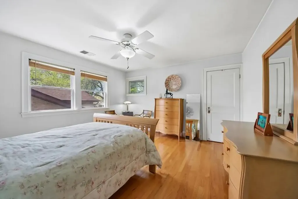 6551 North Maplewood Avenue Chicago IL 60645
