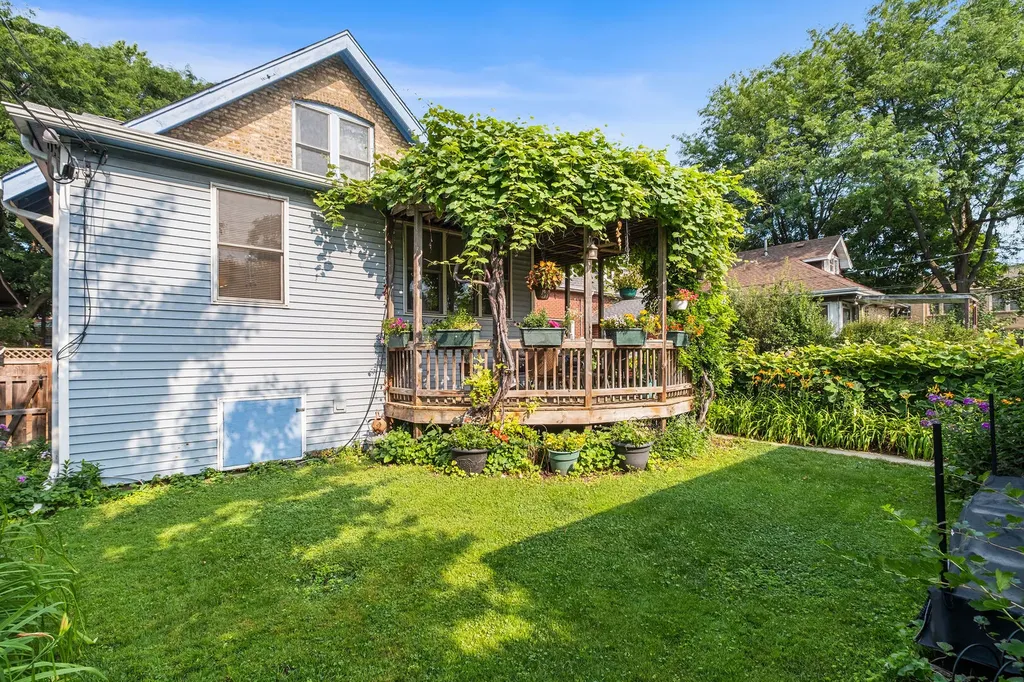 6551 North Maplewood Avenue Chicago IL 60645