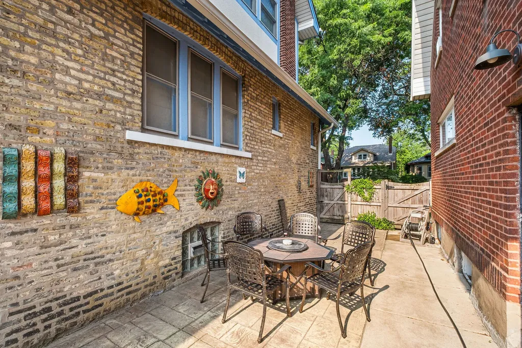 6551 North Maplewood Avenue Chicago IL 60645