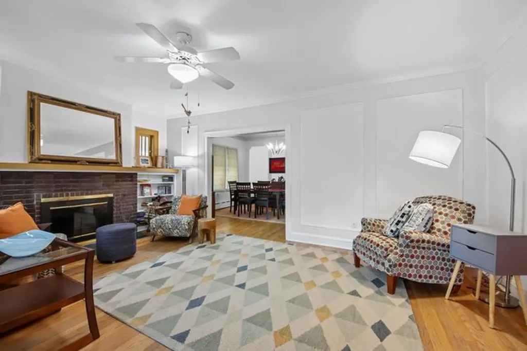 6551 North Maplewood Avenue Chicago IL 60645