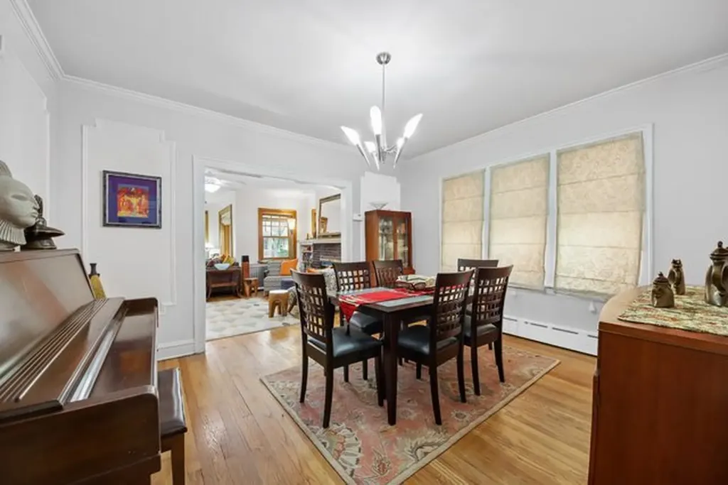 6551 North Maplewood Avenue Chicago IL 60645