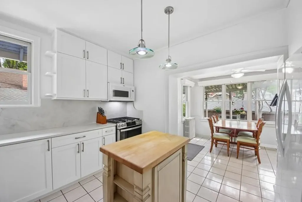 6551 North Maplewood Avenue Chicago IL 60645