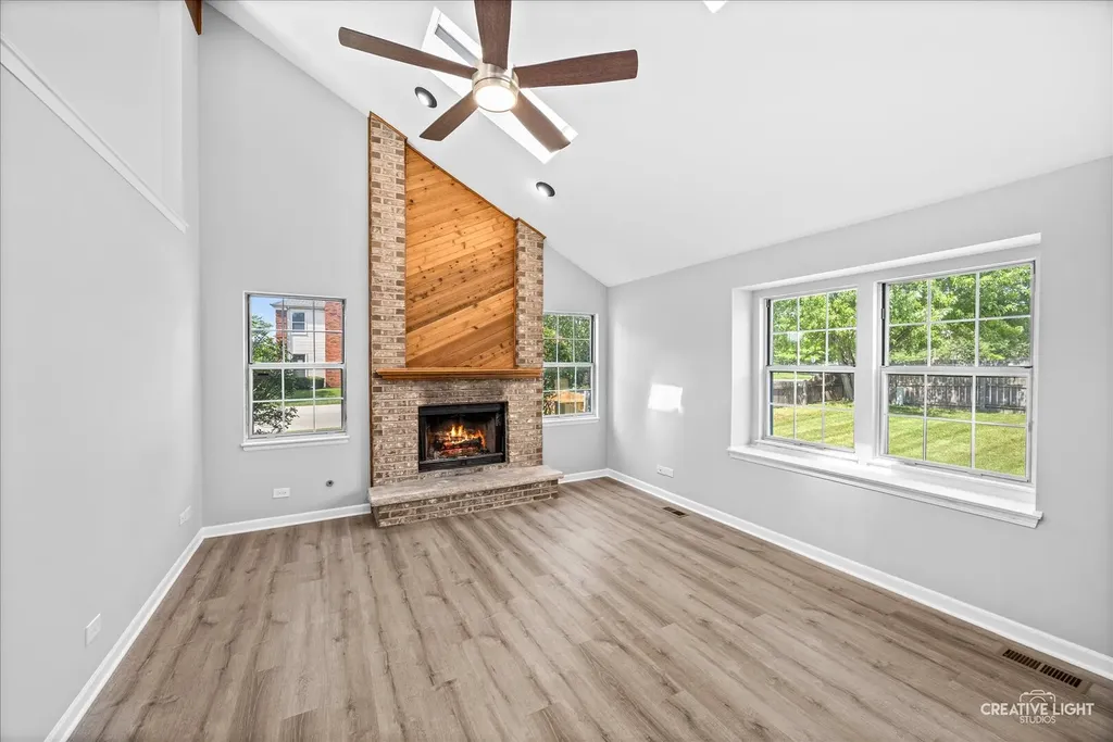 380 Regency Court Aurora IL 60504