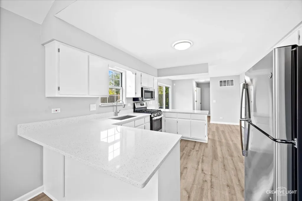 380 Regency Court Aurora IL 60504