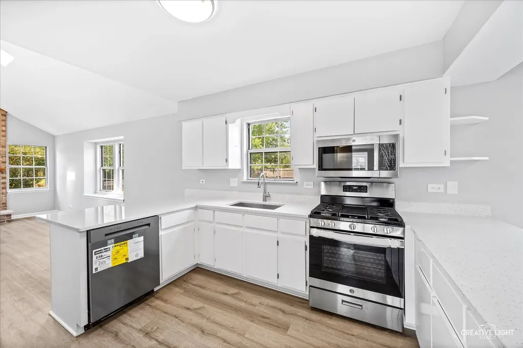 380 Regency Court Aurora IL 60504