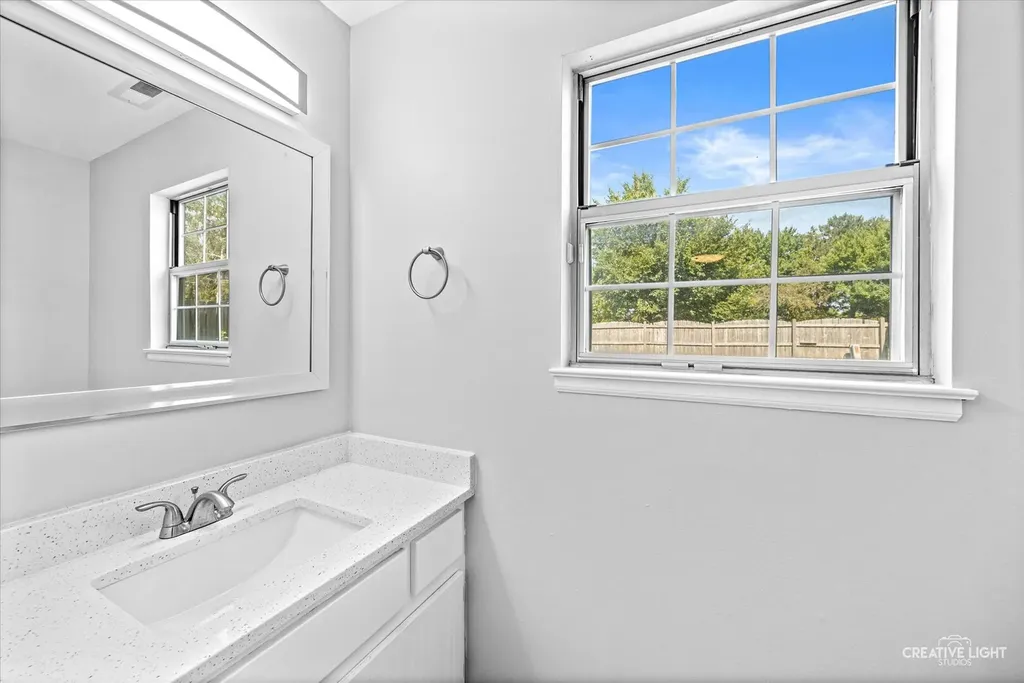 380 Regency Court Aurora IL 60504