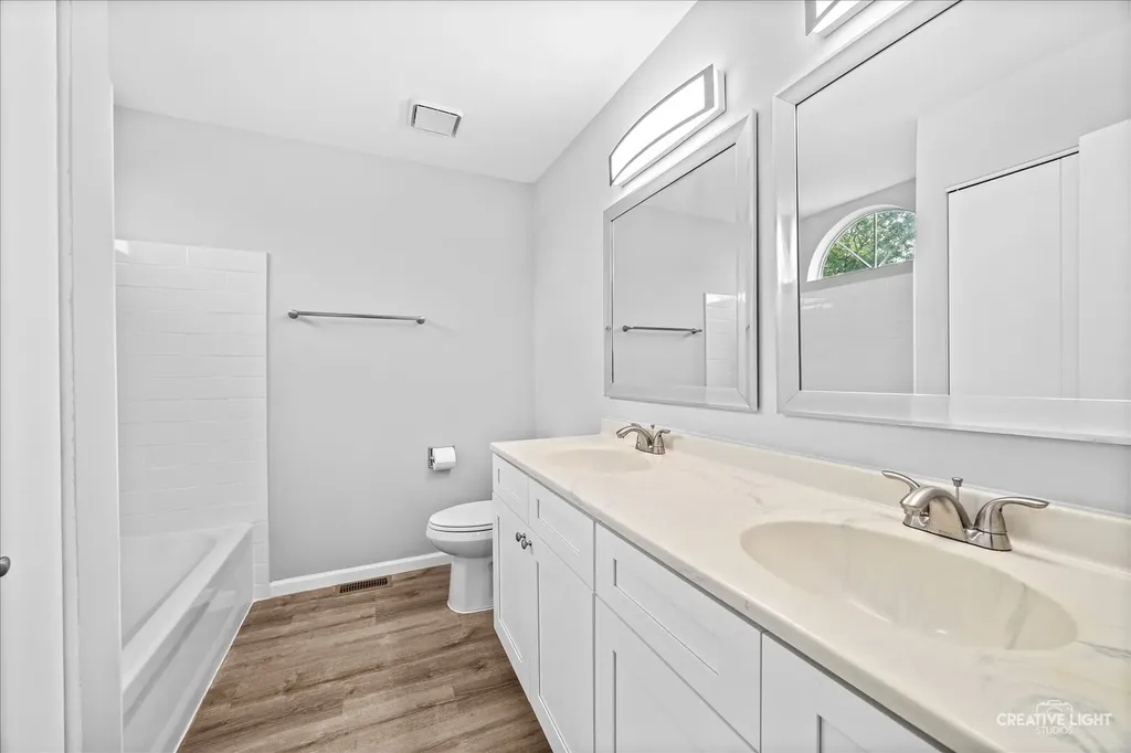380 Regency Court Aurora IL 60504