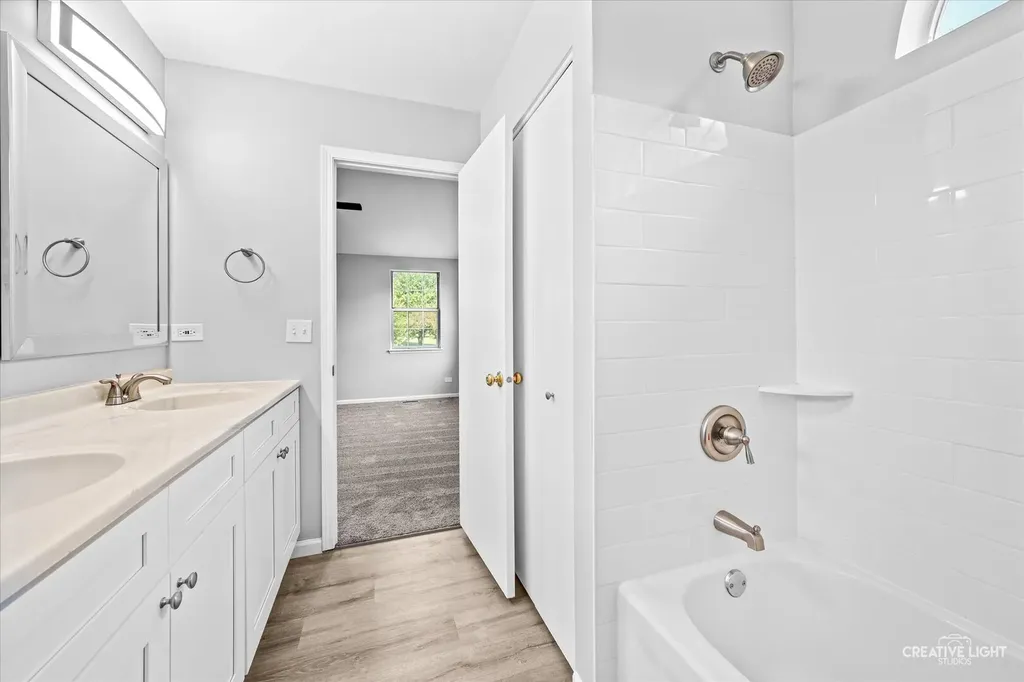 380 Regency Court Aurora IL 60504