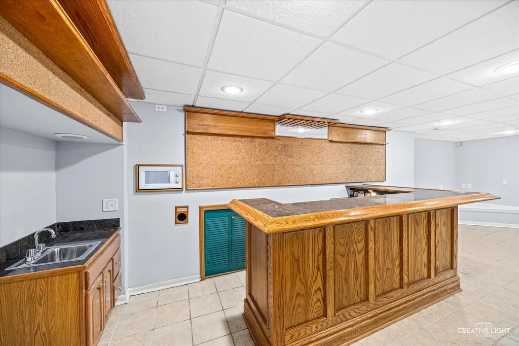 380 Regency Court Aurora IL 60504