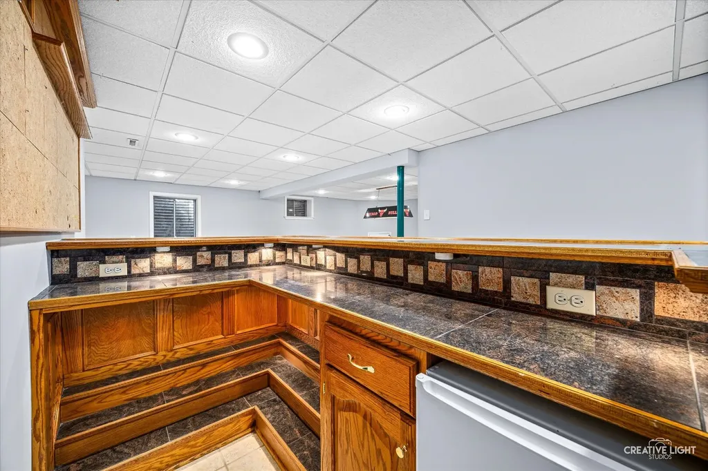 380 Regency Court Aurora IL 60504
