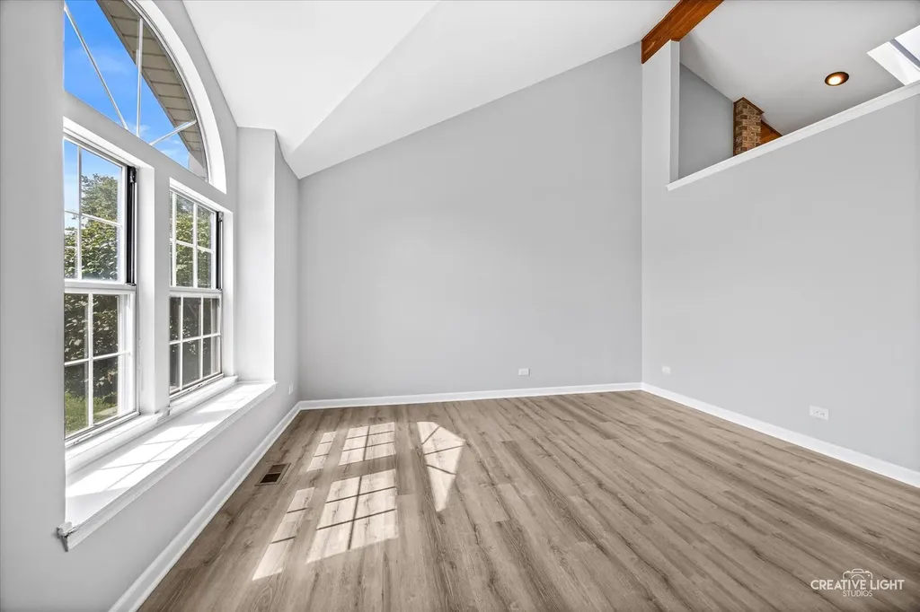 380 Regency Court Aurora IL 60504