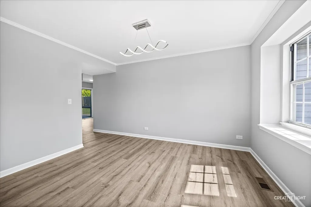 380 Regency Court Aurora IL 60504