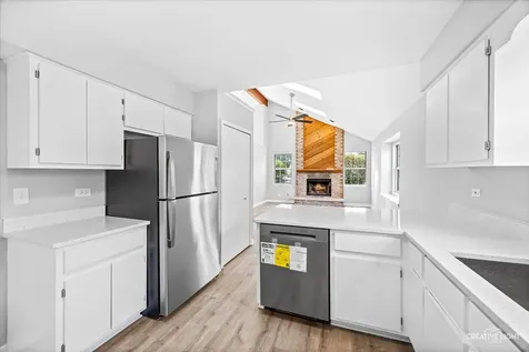 380 Regency Court Aurora IL 60504