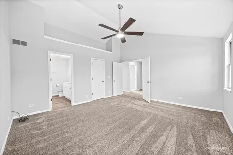 380 Regency Court Aurora IL 60504