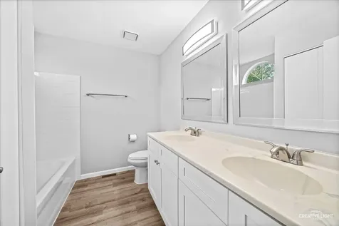 380 Regency Court Aurora IL 60504